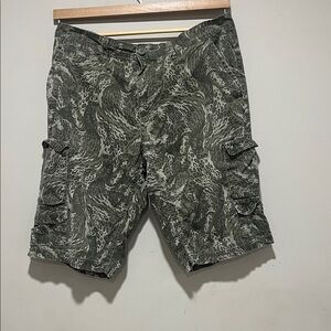 Ecko Unlimited Vintage Green Swirl Camo Cargo Shorts Y2K
